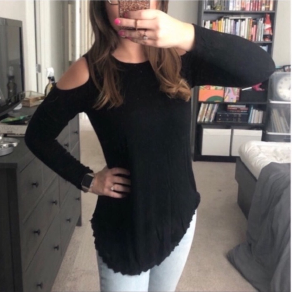 Cold Shoulder Long Sleeve Top (Black)